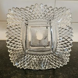 Vintage Indiana glass diamond point scalloped edge bowl